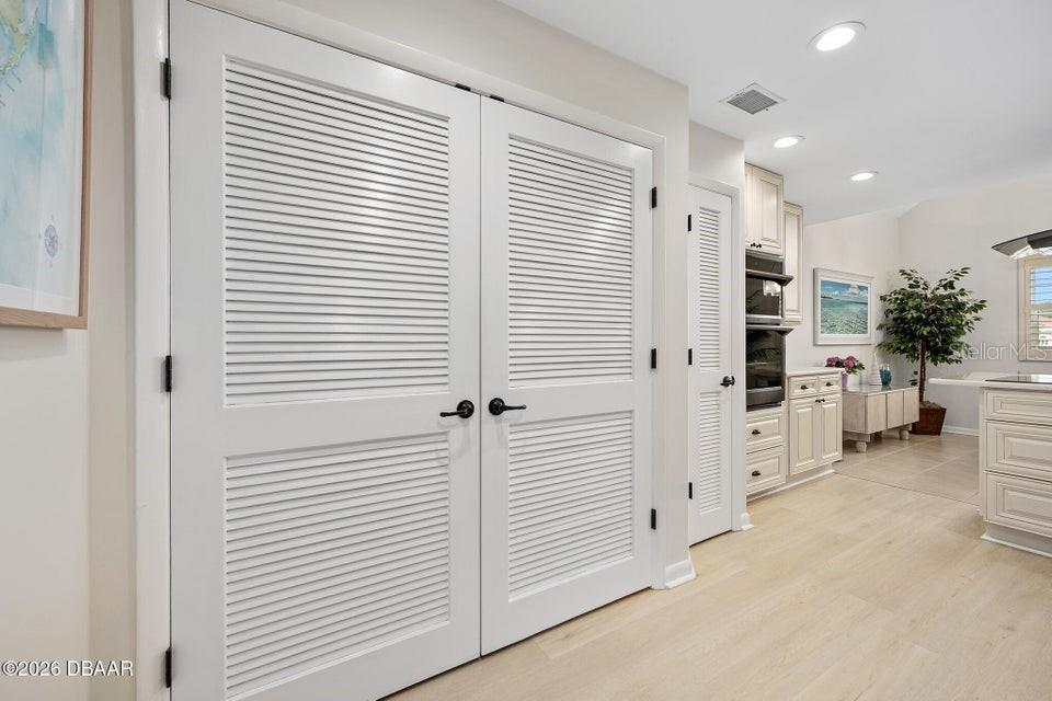 Image 27 of 38 For 25 Marina Point Place