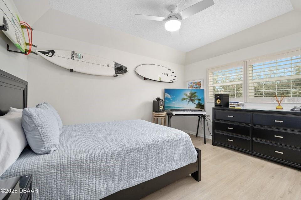 Image 28 of 38 For 25 Marina Point Place