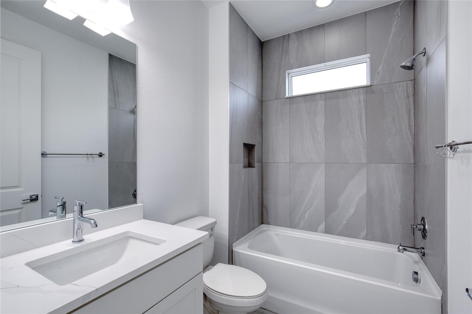 Image 14 of 100 For 672 Hang Loose Way