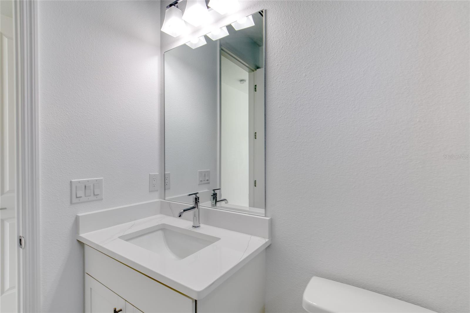 Image 15 of 100 For 672 Hang Loose Way