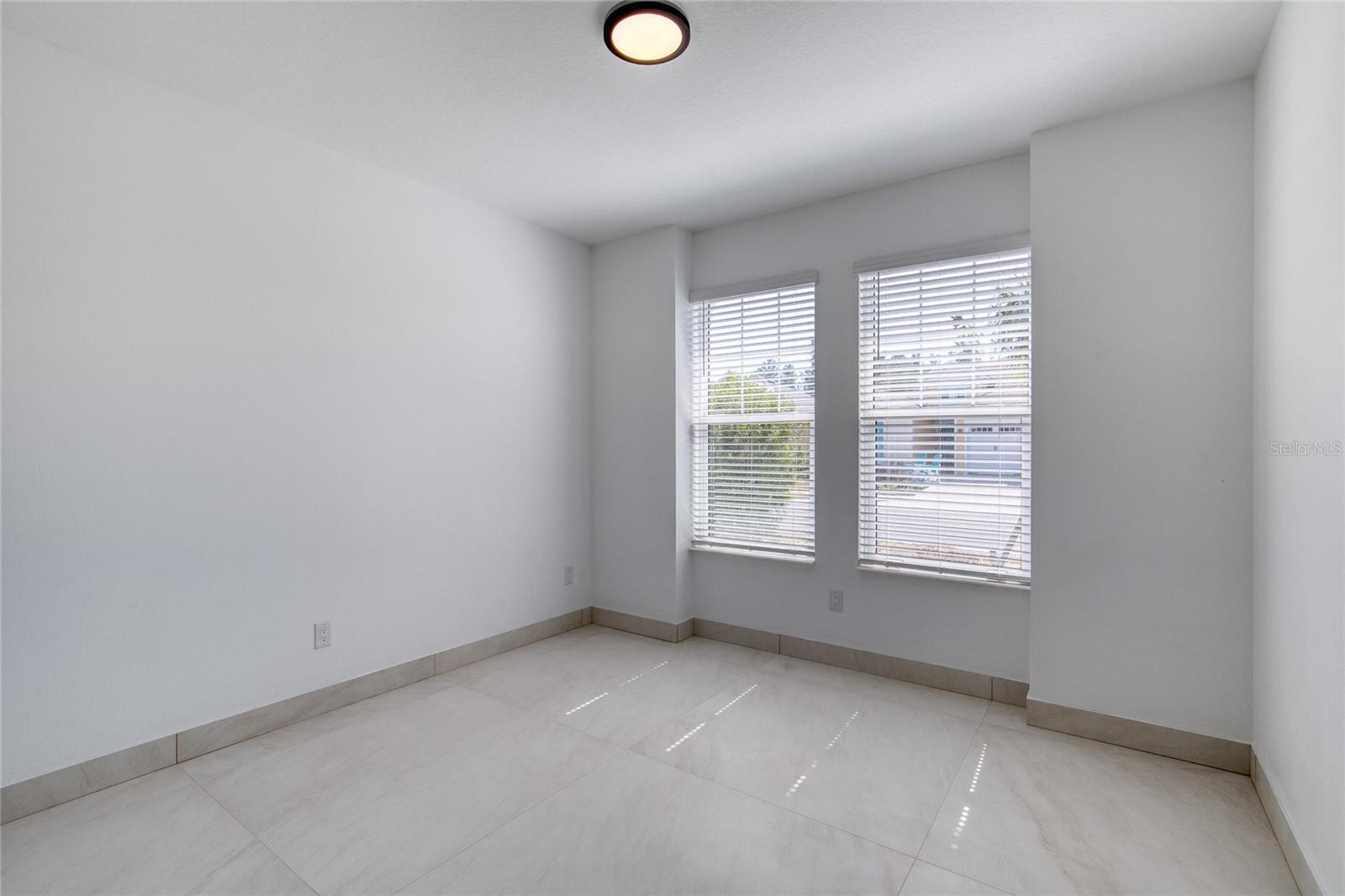 Image 16 of 100 For 672 Hang Loose Way