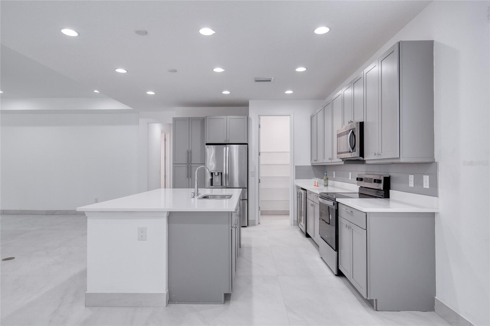 Image 30 of 100 For 672 Hang Loose Way