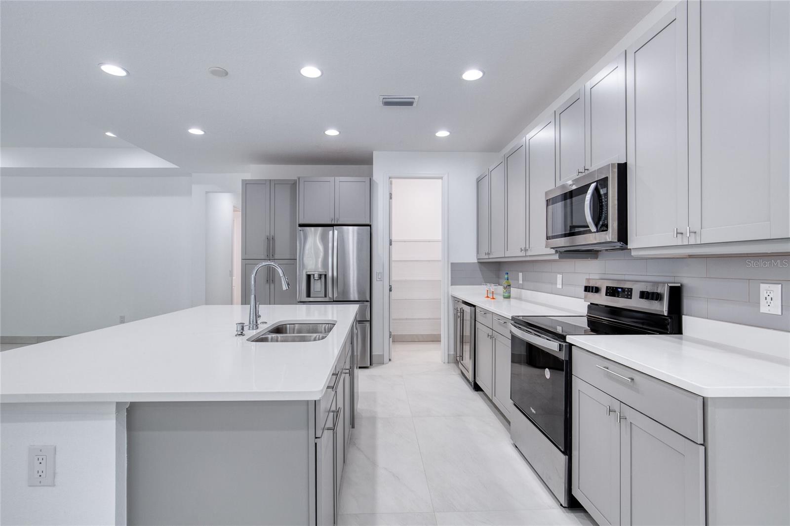 Image 31 of 100 For 672 Hang Loose Way