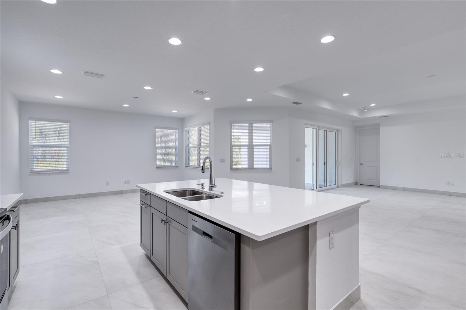 Image 34 of 100 For 672 Hang Loose Way