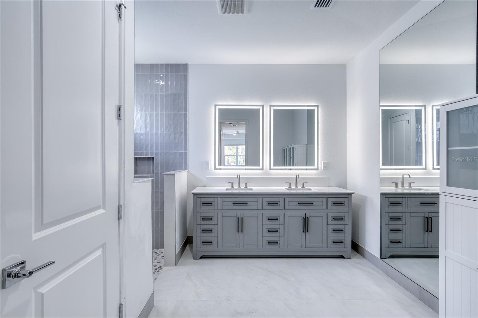 Image 37 of 100 For 672 Hang Loose Way