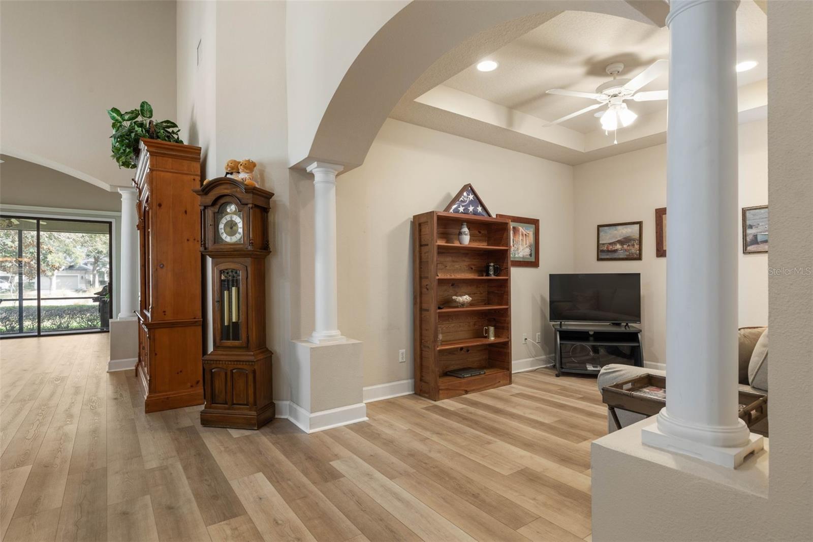 Image 11 of 77 For 10 River Park Drive N