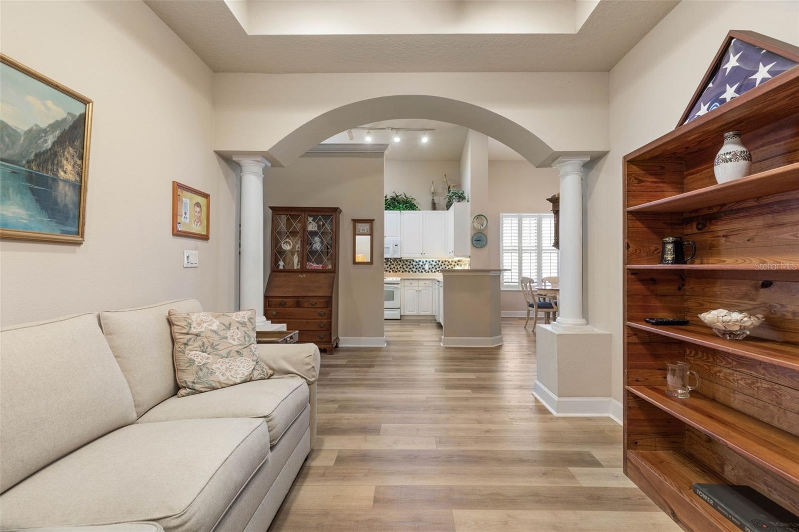 Image 12 of 77 For 10 River Park Drive N