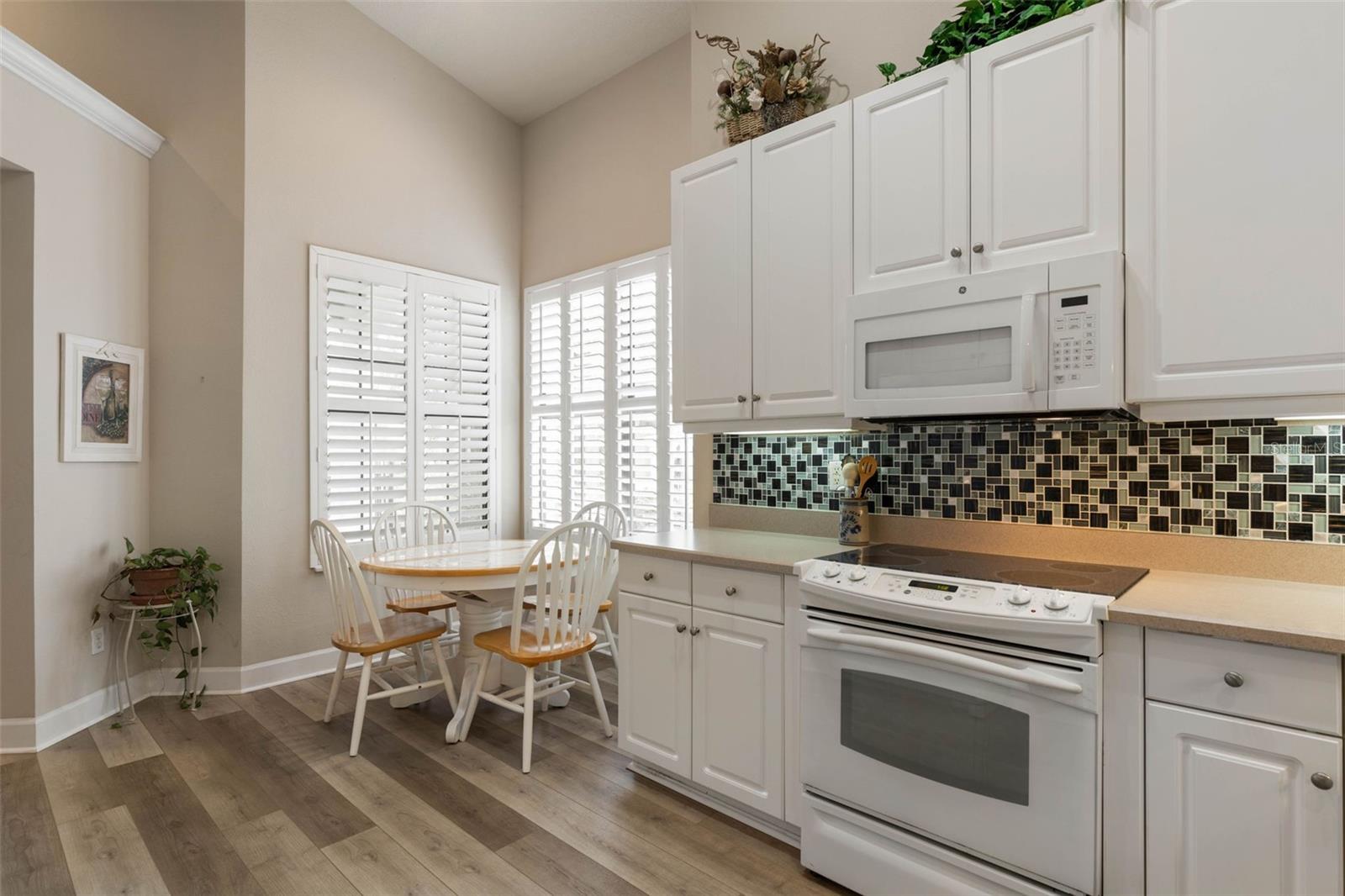 Image 14 of 77 For 10 River Park Drive N