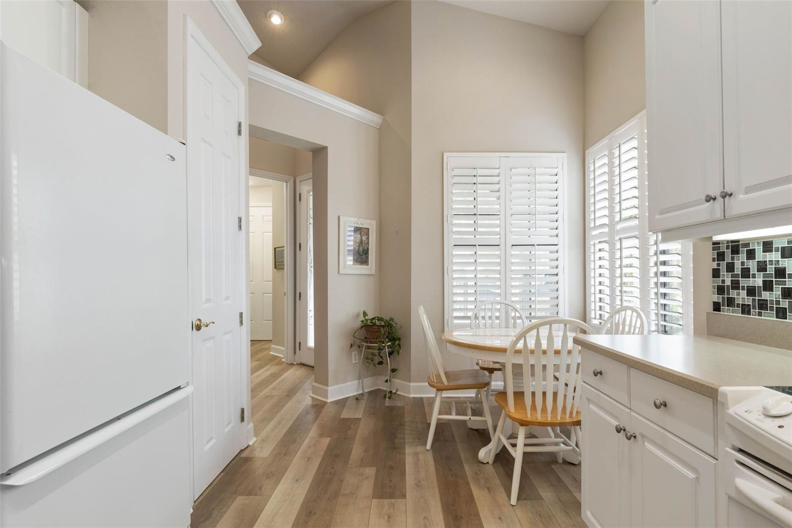 Image 15 of 77 For 10 River Park Drive N