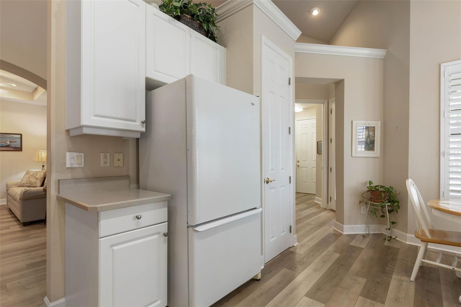 Image 16 of 77 For 10 River Park Drive N