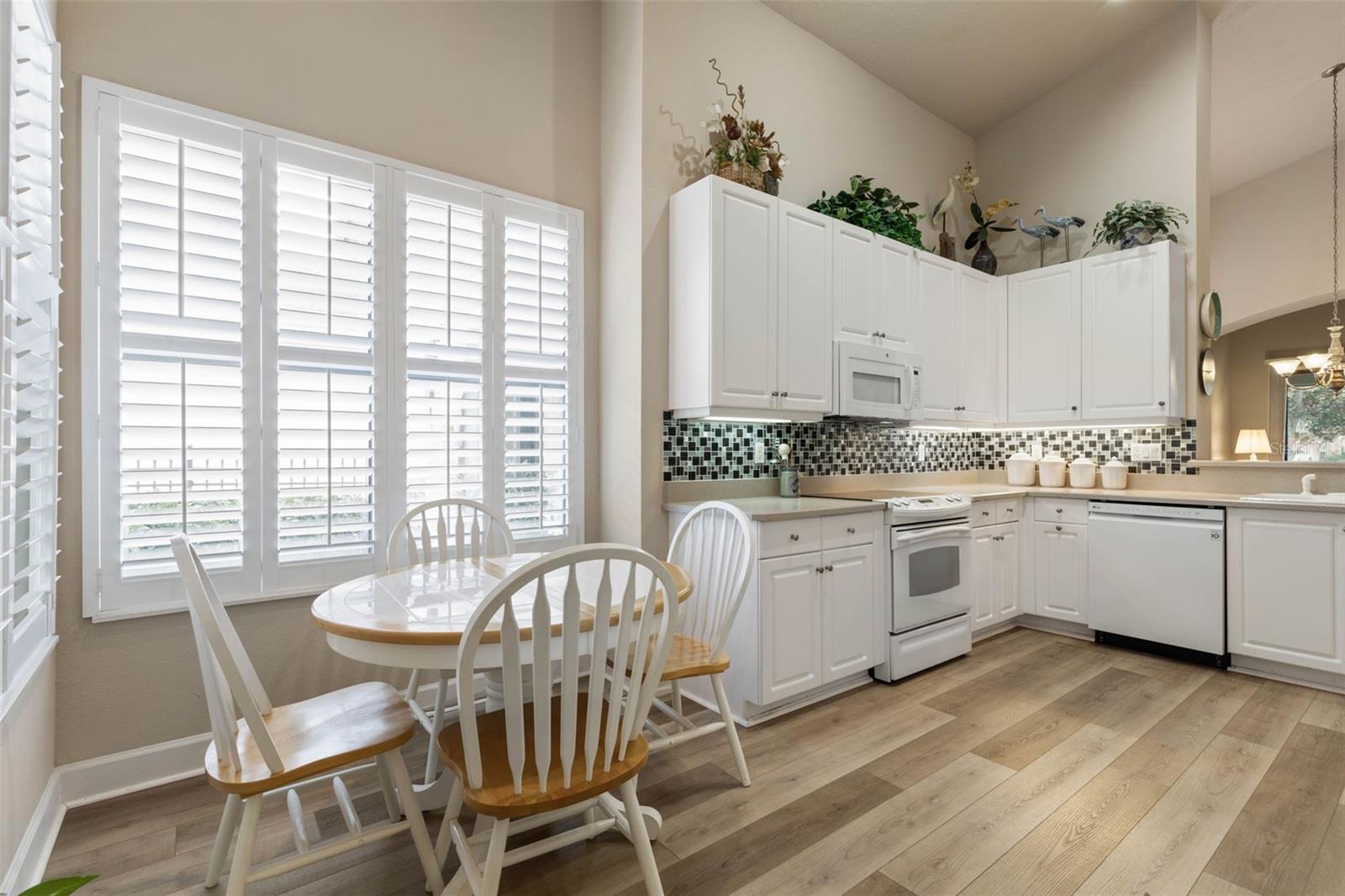 Image 19 of 77 For 10 River Park Drive N