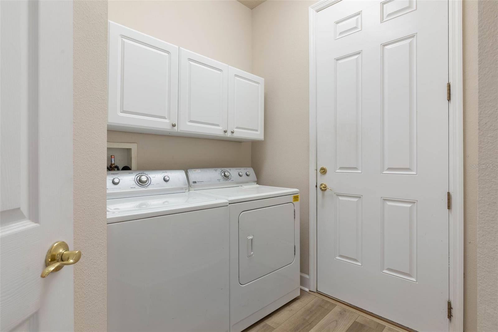 Image 32 of 77 For 10 River Park Drive N