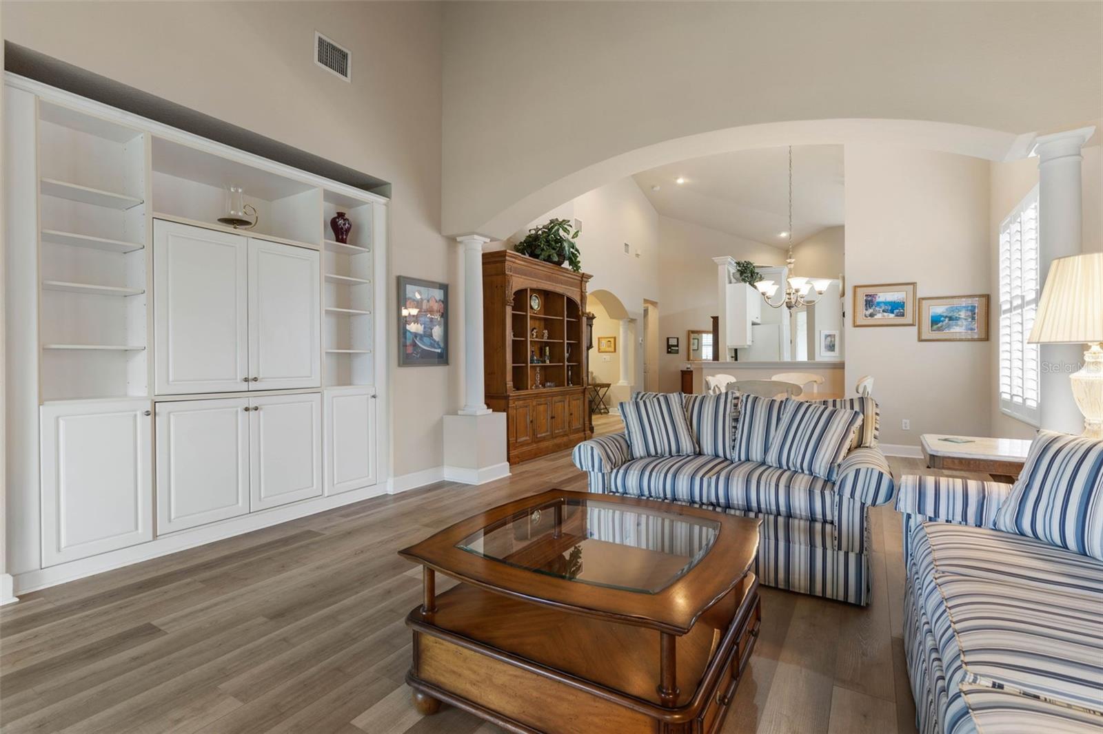 Image 6 of 77 For 10 River Park Drive N