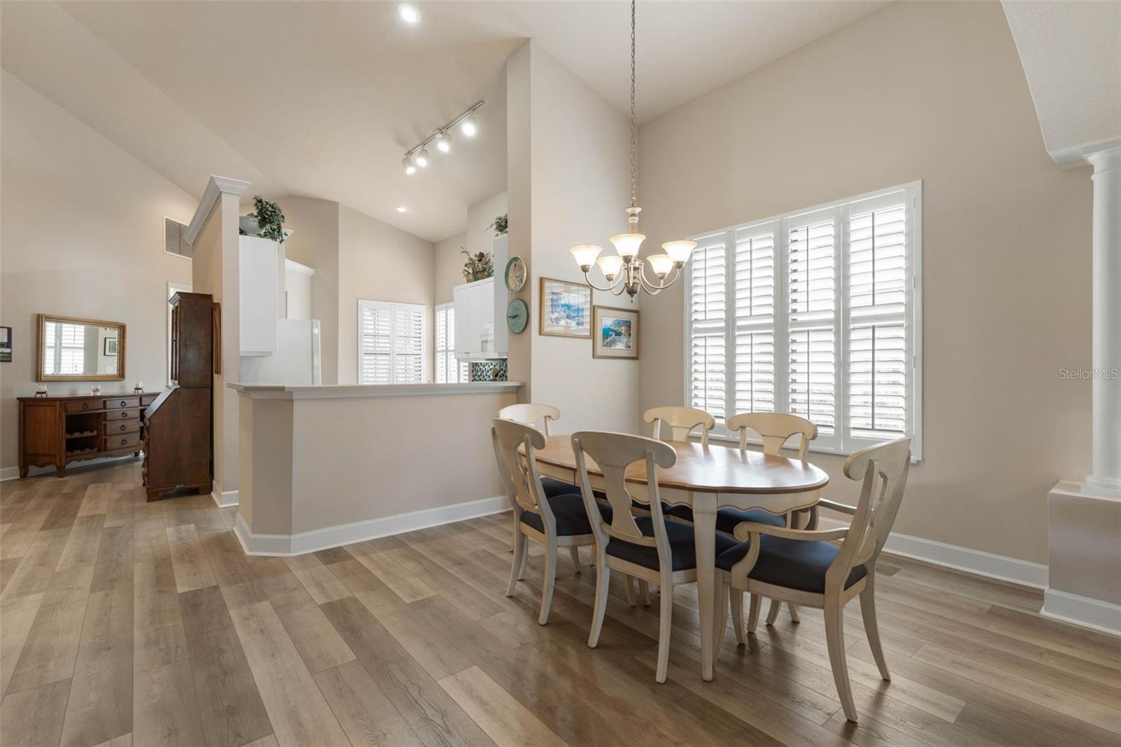 Image 8 of 77 For 10 River Park Drive N