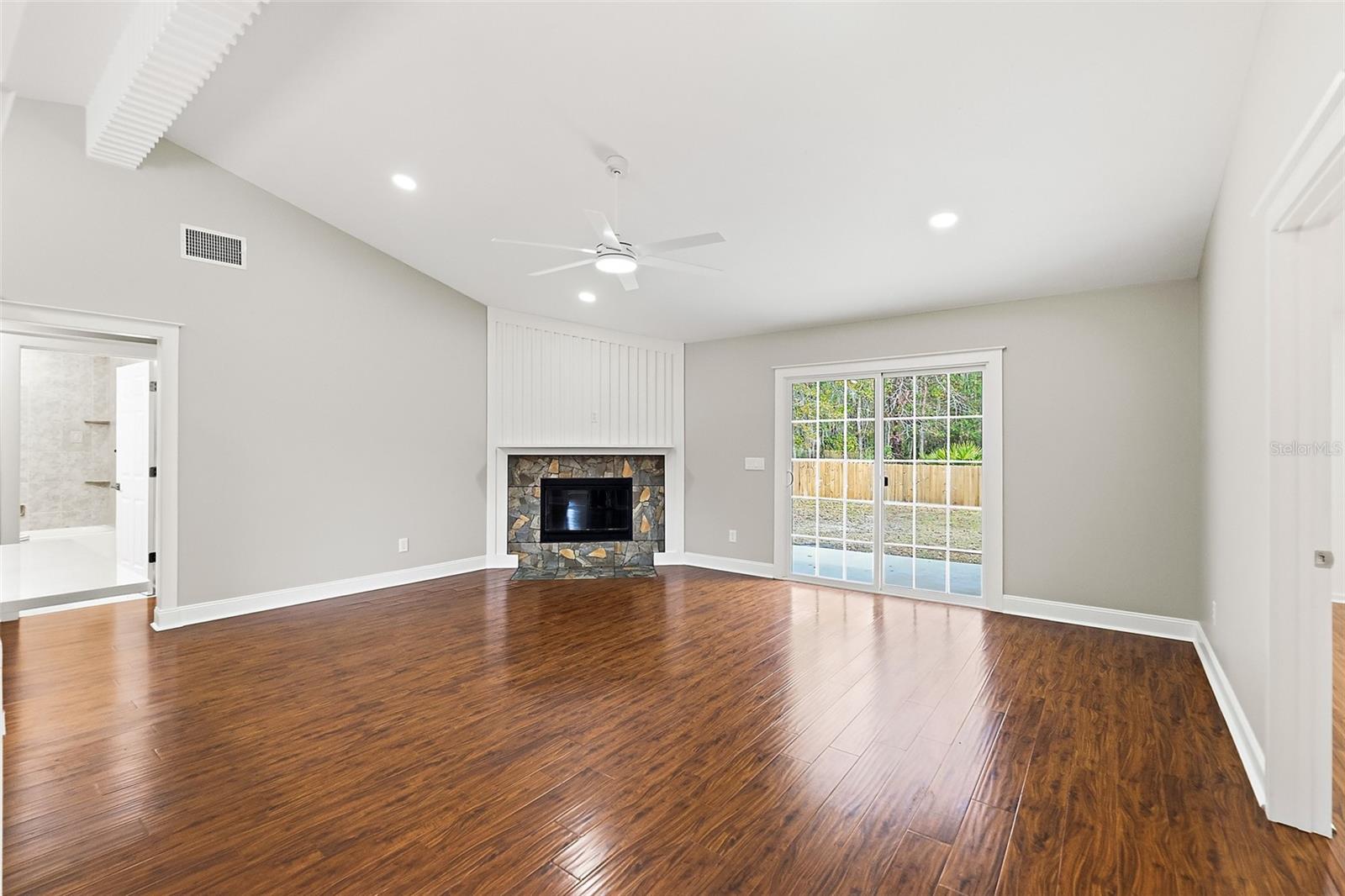 Image 11 of 51 For 2143 Hovington Circle E