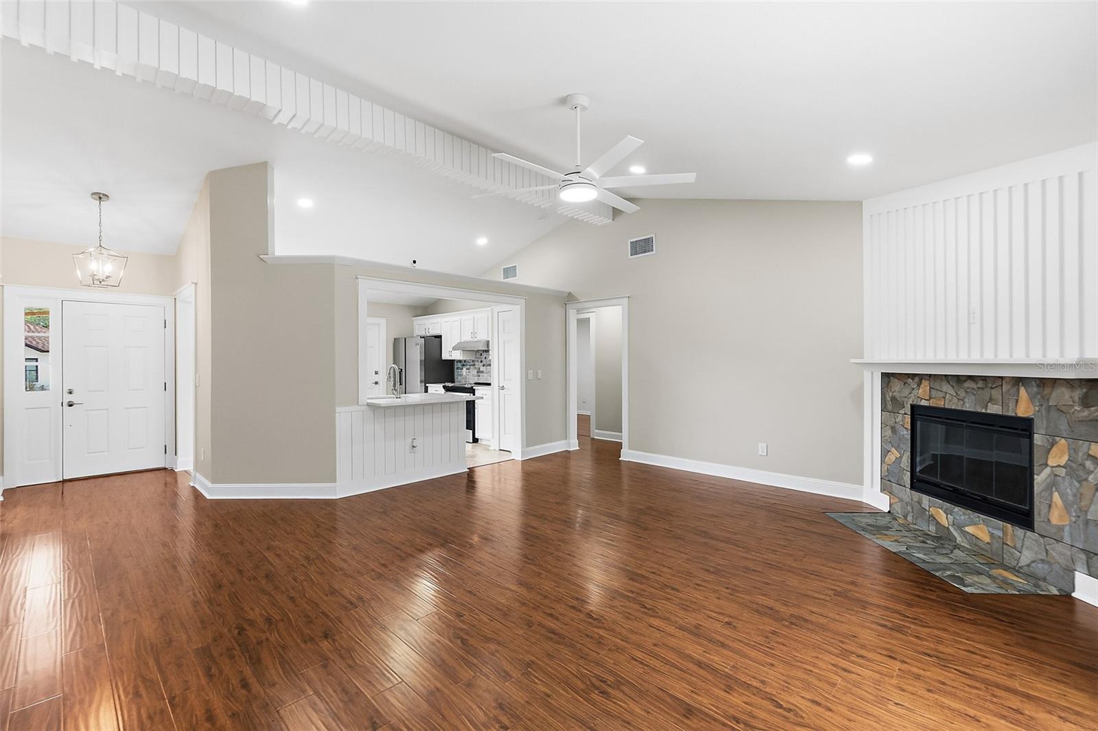 Image 12 of 51 For 2143 Hovington Circle E