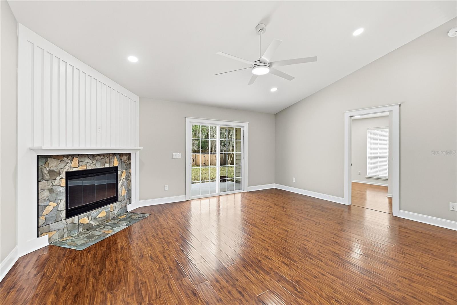 Image 13 of 51 For 2143 Hovington Circle E