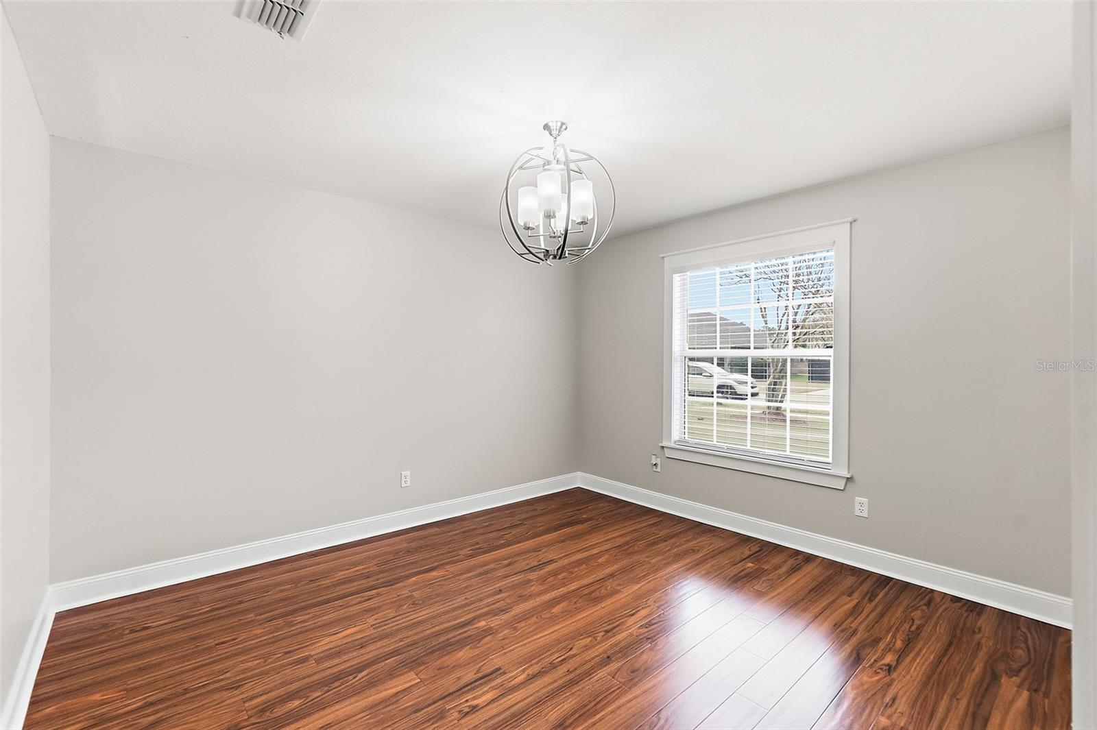 Image 15 of 51 For 2143 Hovington Circle E