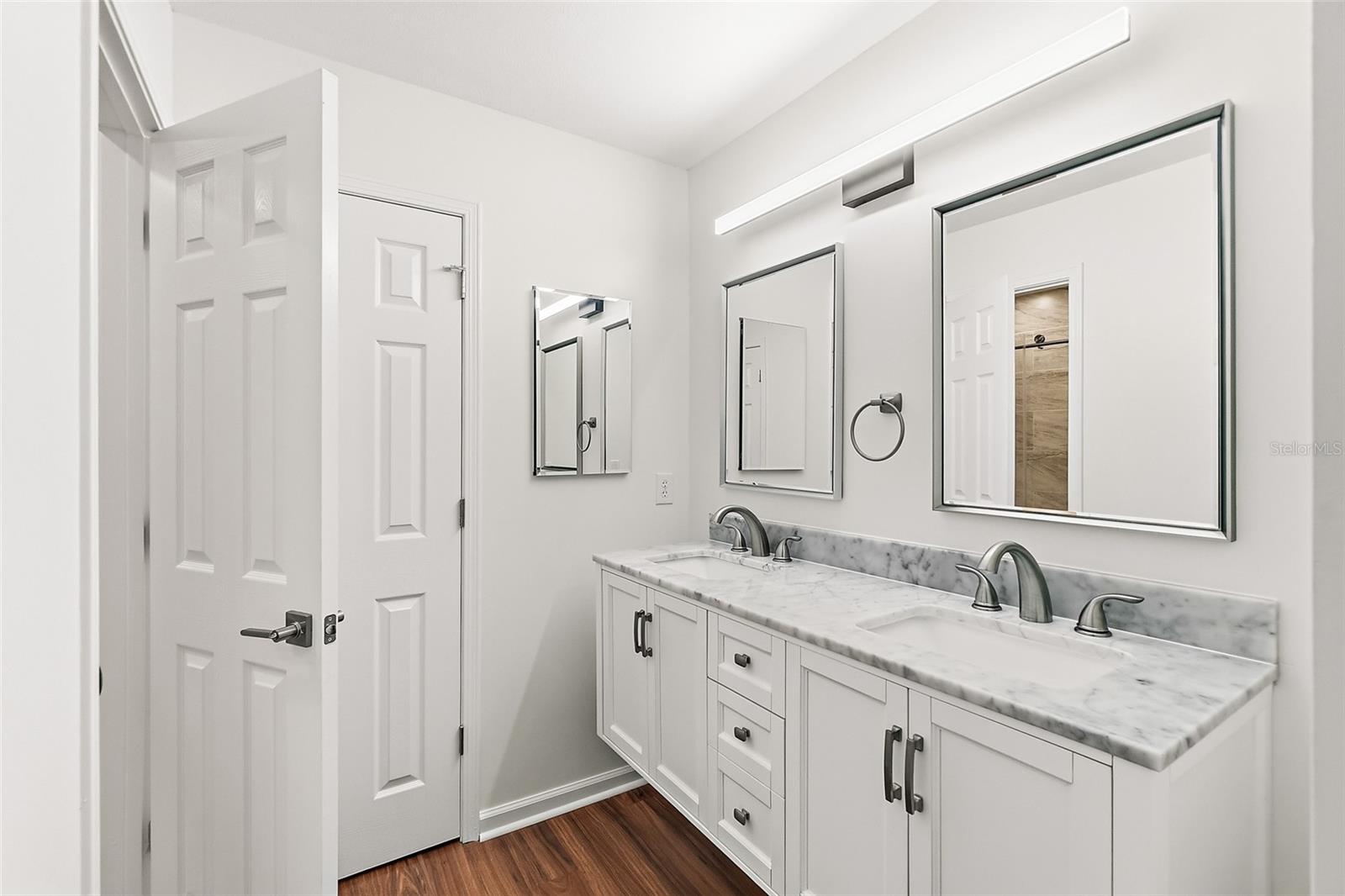 Image 19 of 51 For 2143 Hovington Circle E