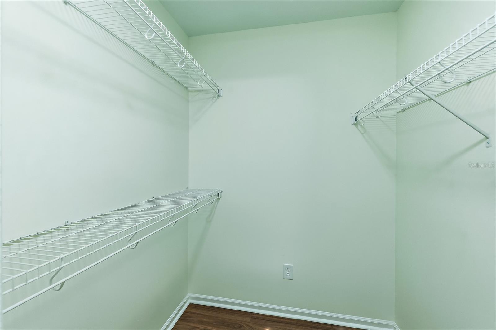 Image 21 of 51 For 2143 Hovington Circle E