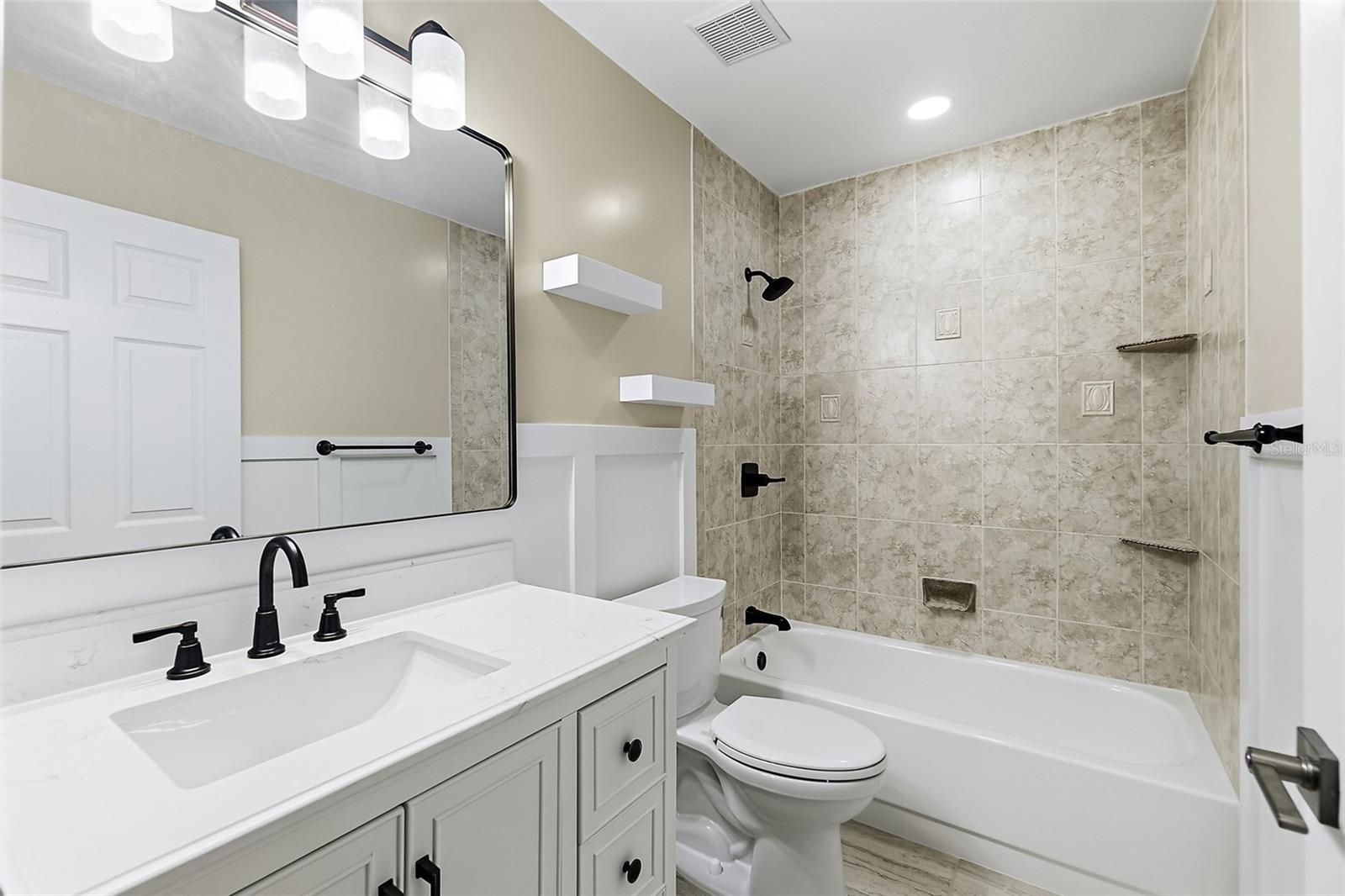 Image 25 of 51 For 2143 Hovington Circle E