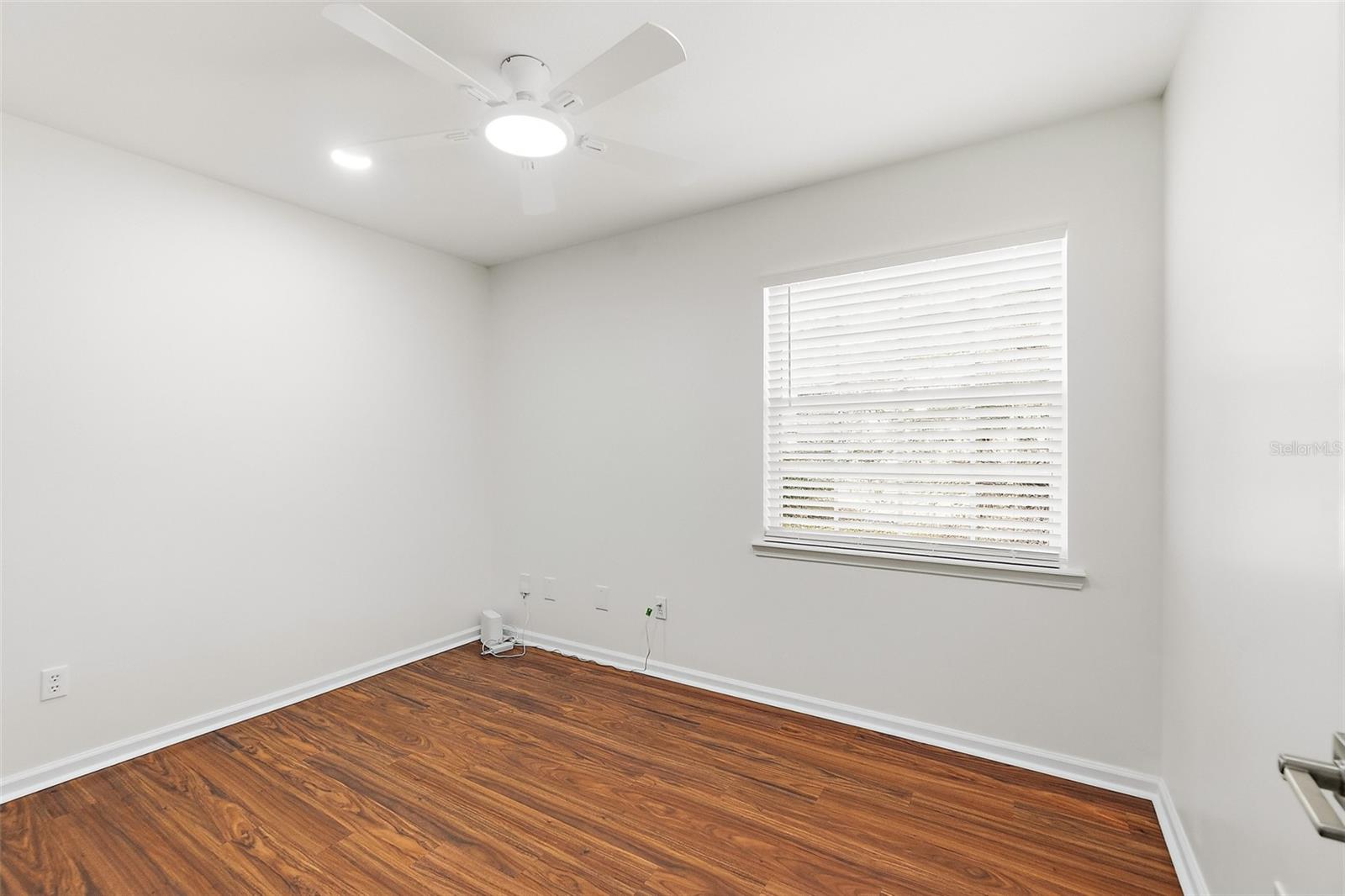 Image 26 of 51 For 2143 Hovington Circle E