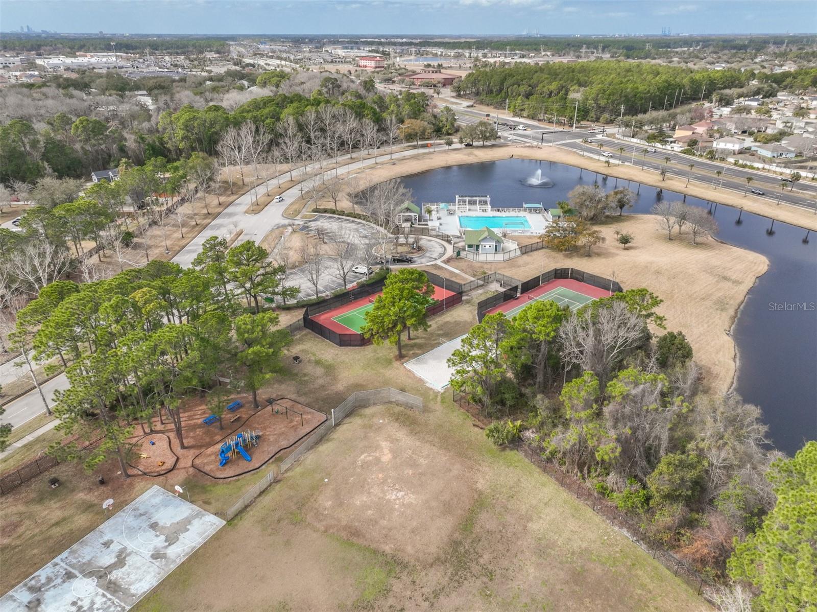 Image 35 of 51 For 2143 Hovington Circle E