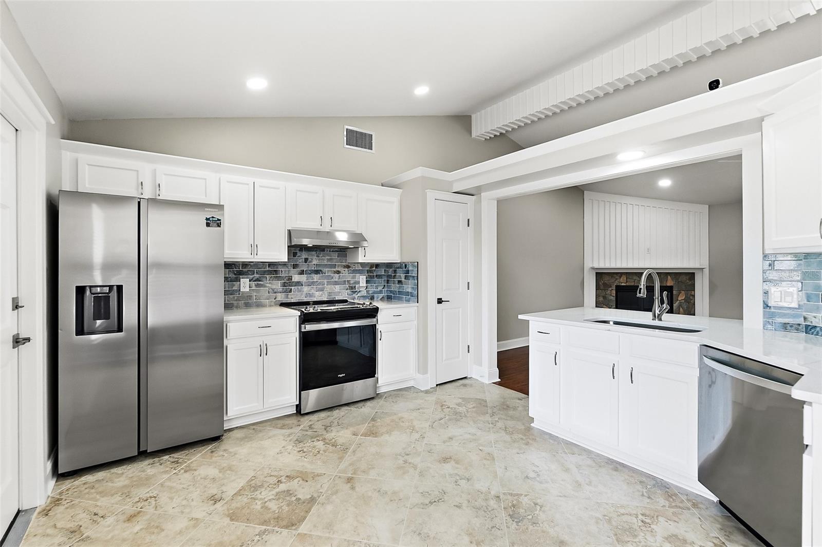 Image 5 of 51 For 2143 Hovington Circle E