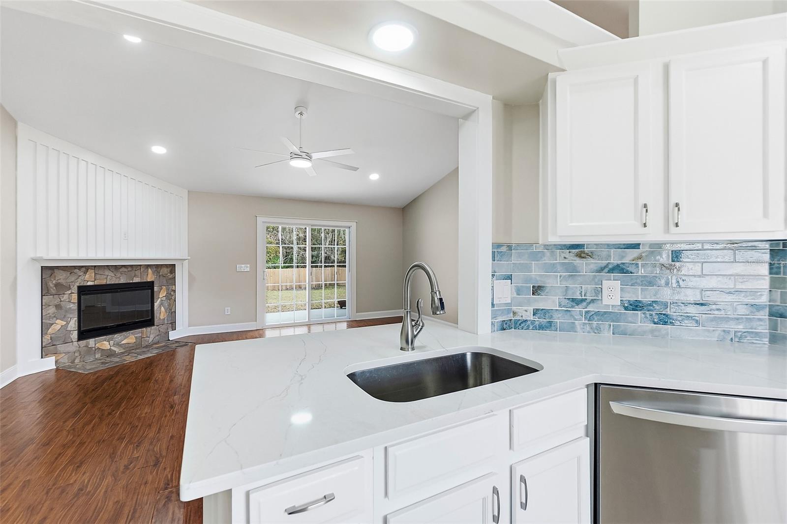 Image 9 of 51 For 2143 Hovington Circle E