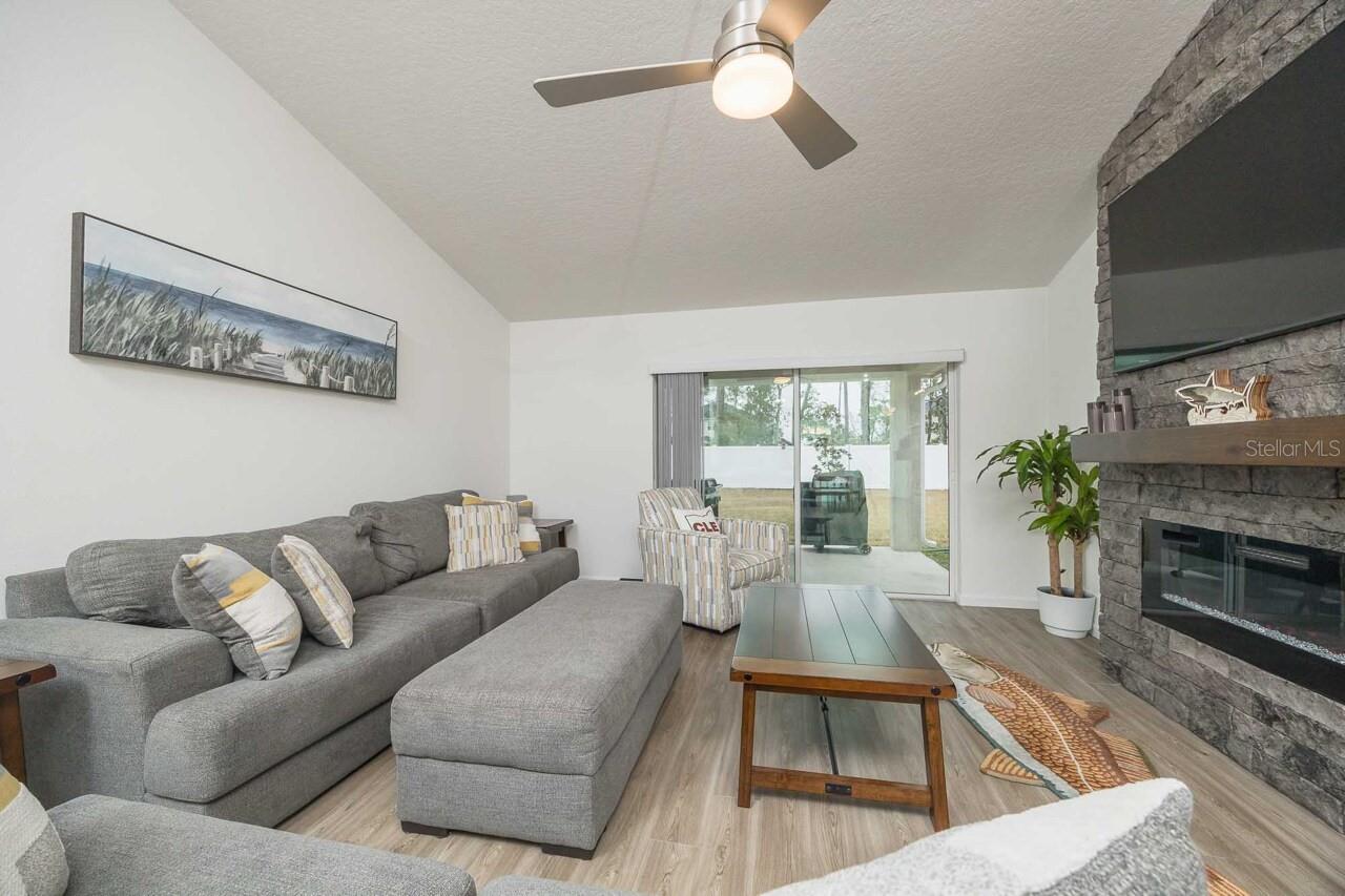 Image 12 of 30 For 42 Woodborn Lane