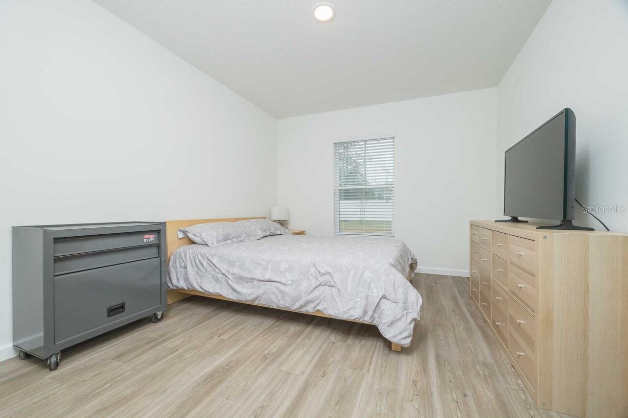 Image 22 of 30 For 42 Woodborn Lane