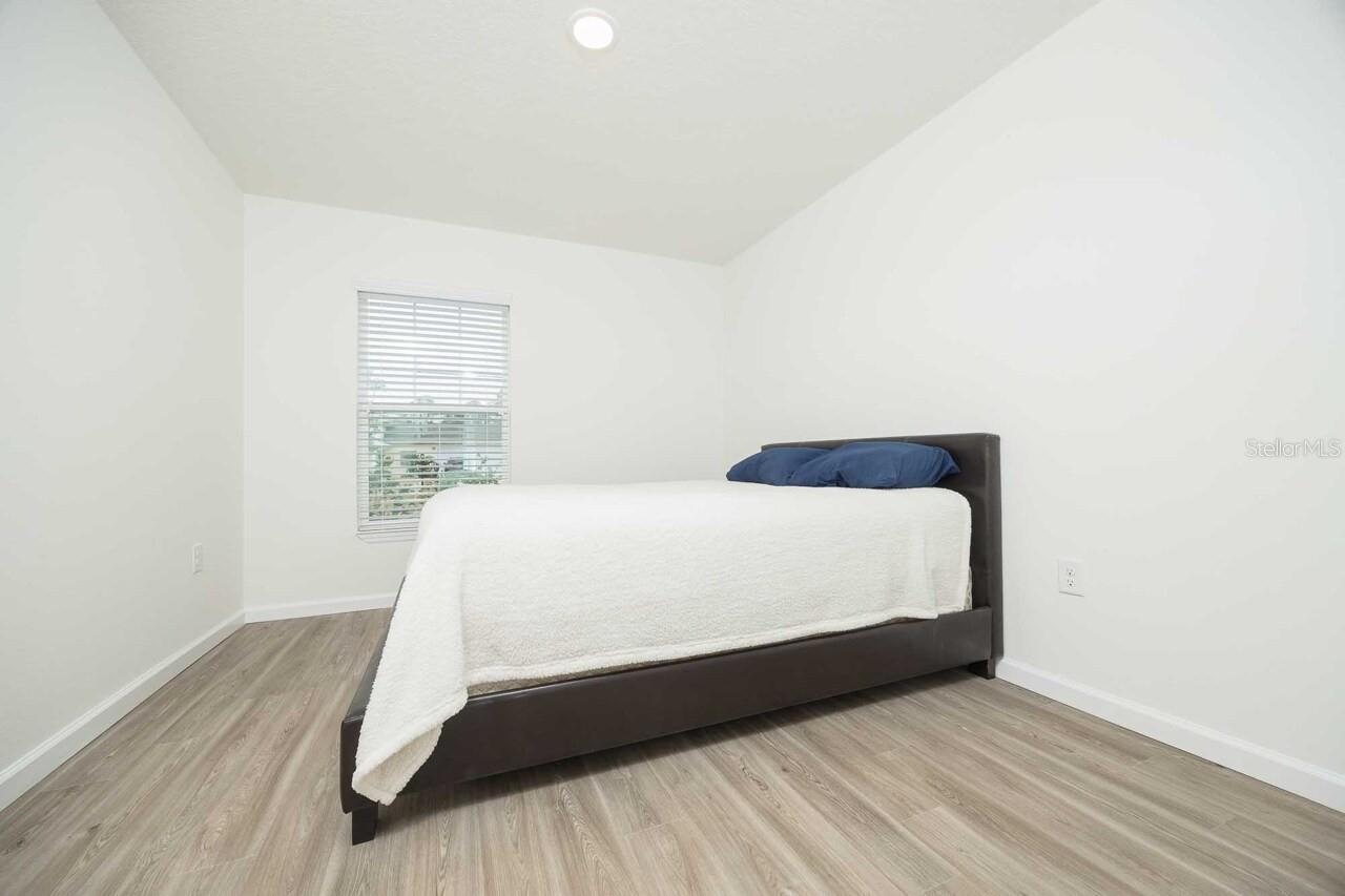 Image 25 of 30 For 42 Woodborn Lane