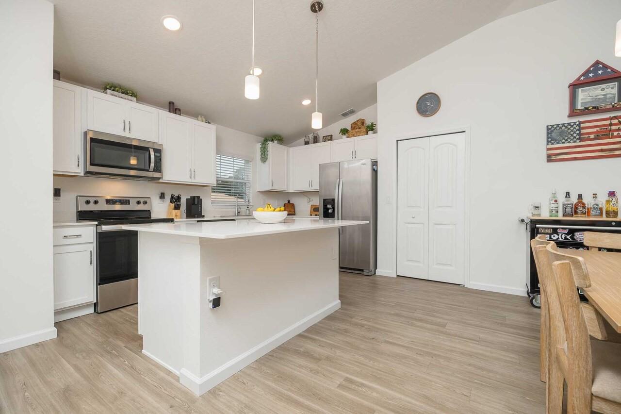 Image 4 of 30 For 42 Woodborn Lane