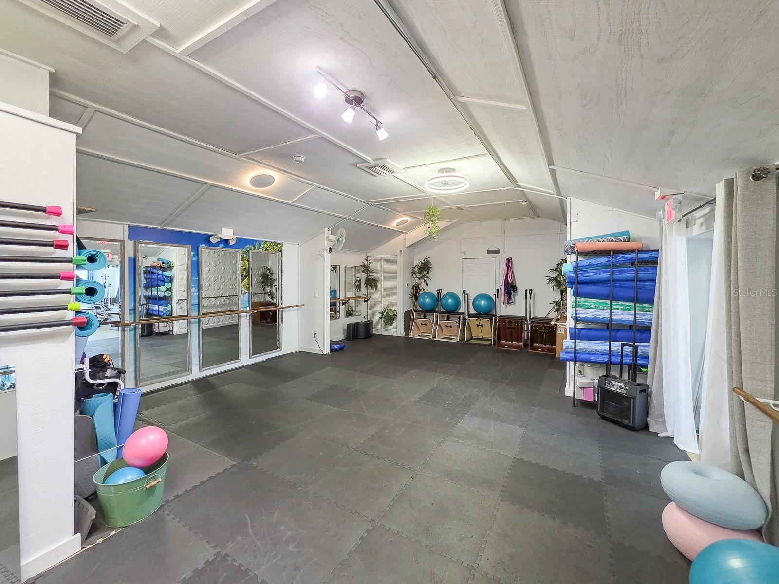 Image 11 of 51 For 208 3rd Street