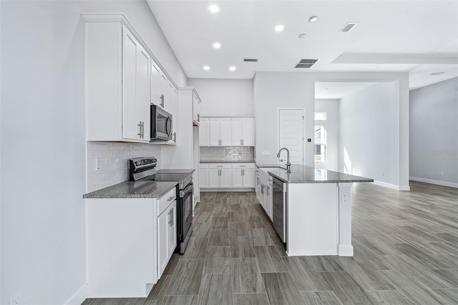 Image 18 of 66 For 19 Long Place