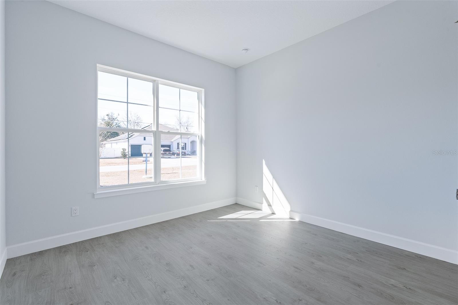 Image 33 of 66 For 19 Long Place