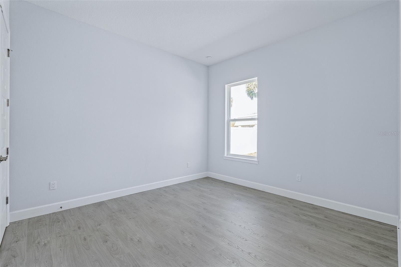 Image 38 of 66 For 19 Long Place