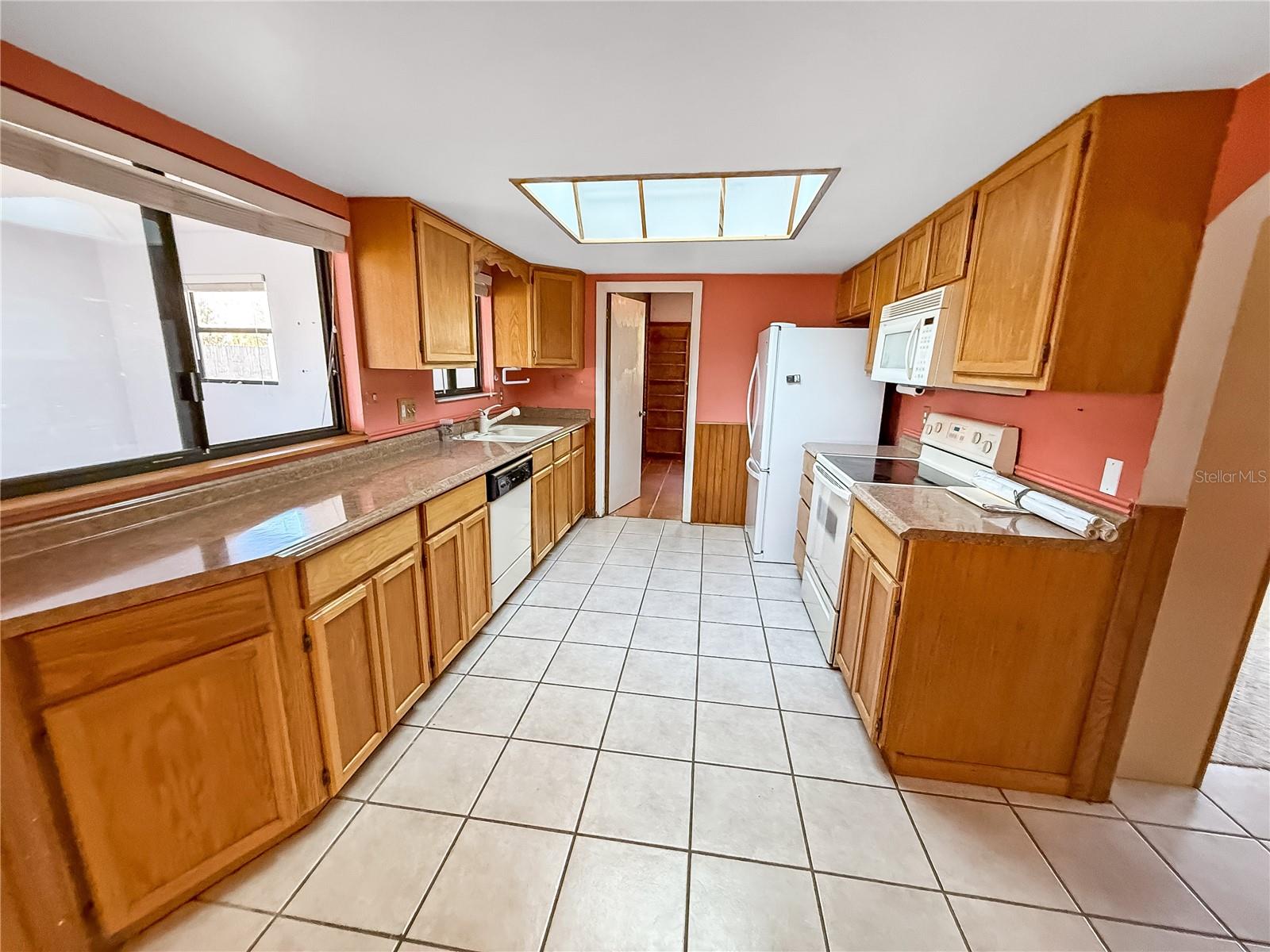 Image 13 of 25 For 1650 Burgundy Street Se