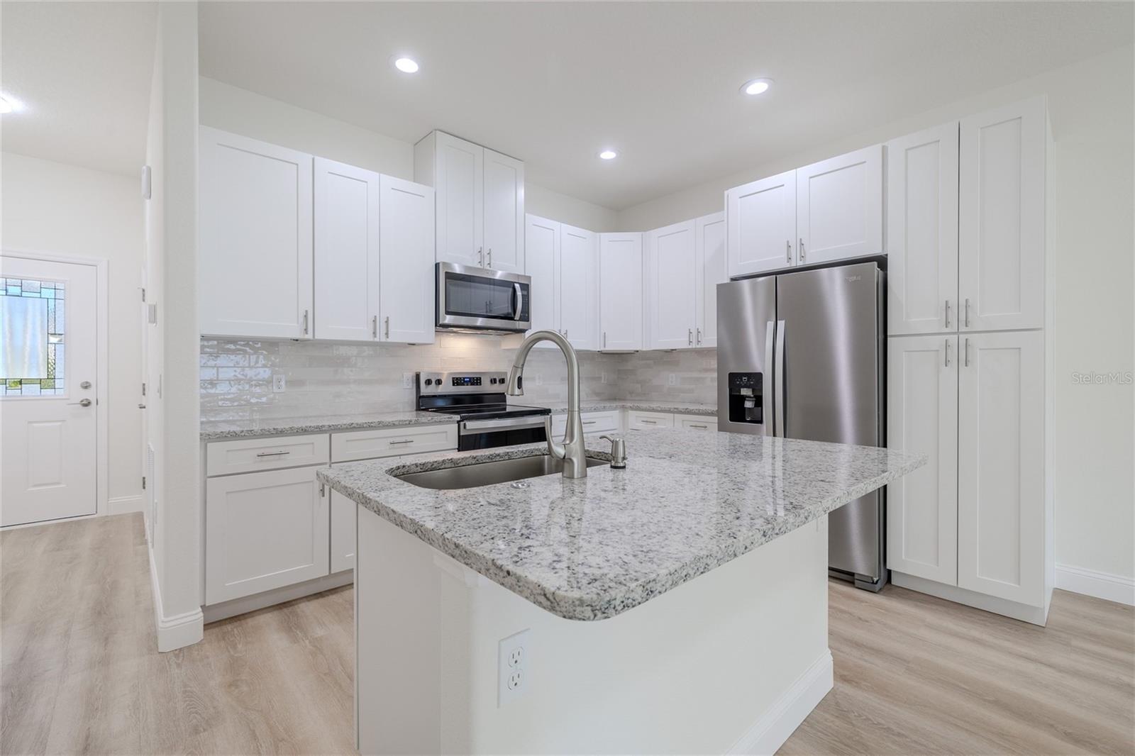 Image 12 of 29 For 2 Rainbow Lane B