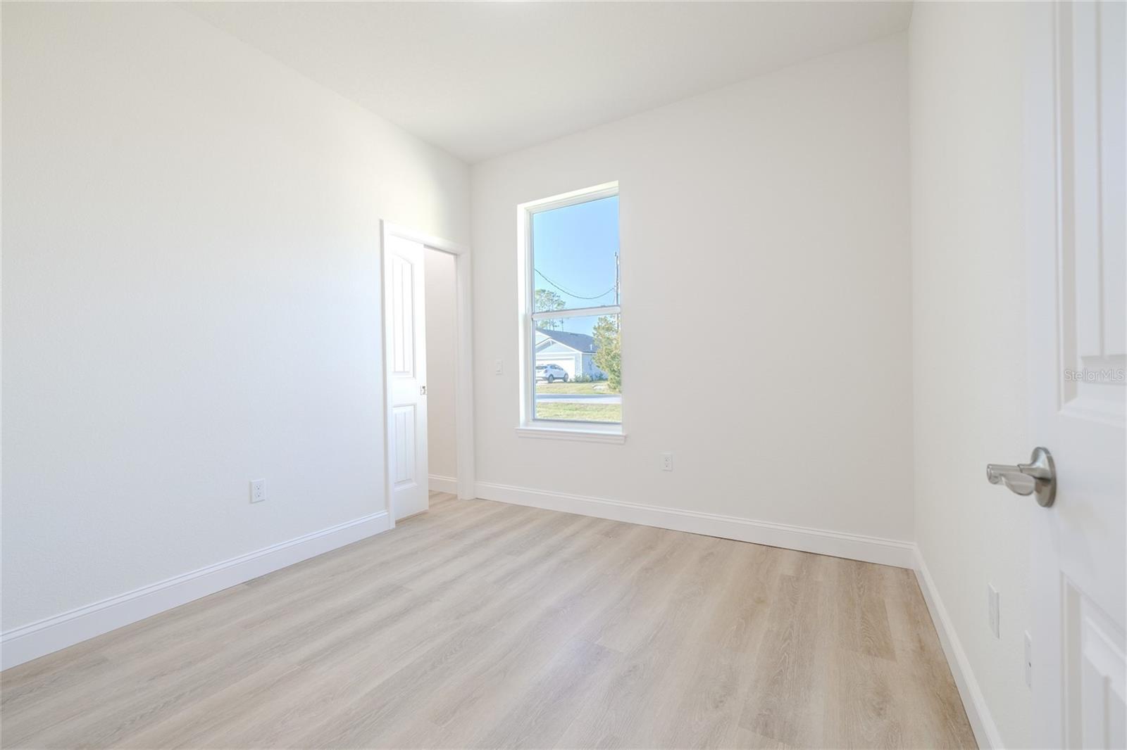 Image 20 of 29 For 2 Rainbow Lane B