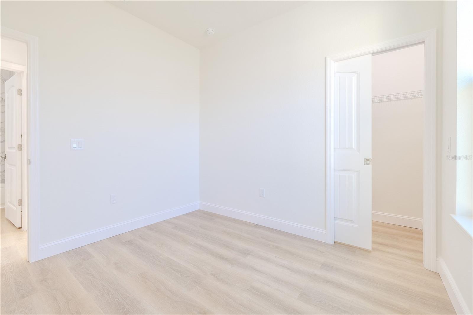 Image 21 of 29 For 2 Rainbow Lane B