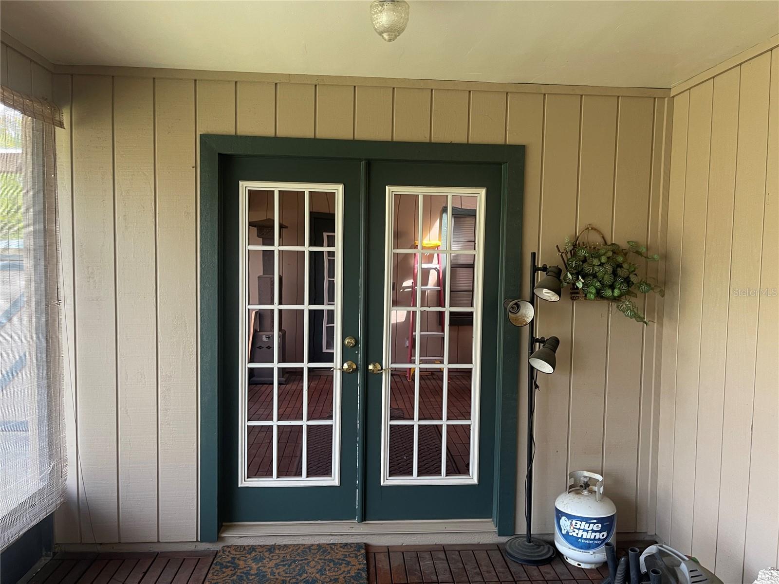 Image 10 of 36 For 731 Roberts Avenue