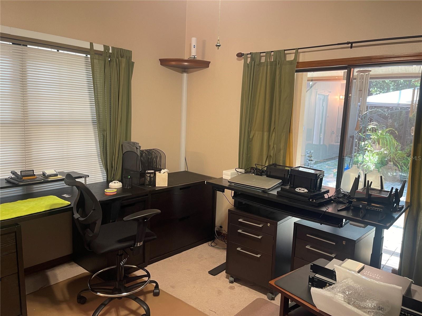 Image 16 of 36 For 731 Roberts Avenue