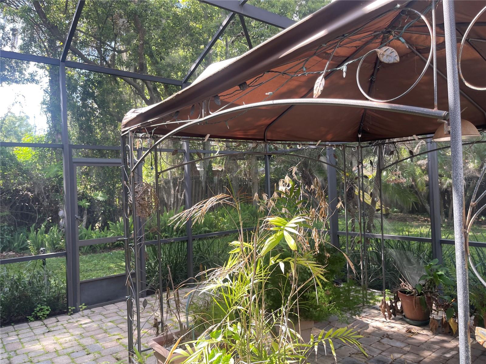 Image 19 of 36 For 731 Roberts Avenue