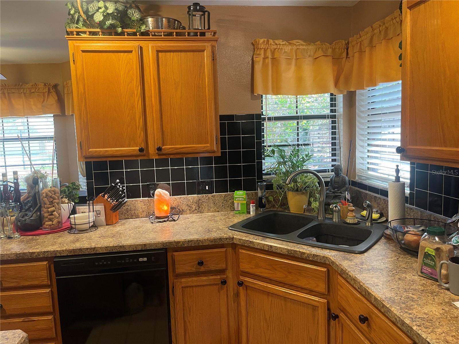 Image 3 of 36 For 731 Roberts Avenue