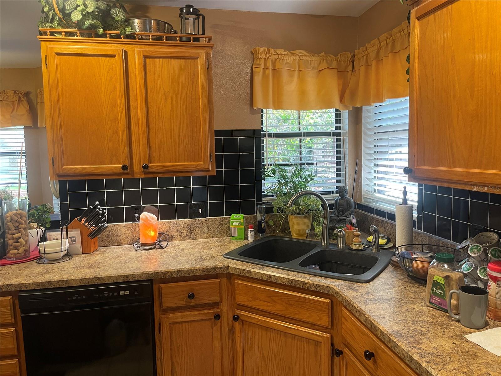 Image 4 of 36 For 731 Roberts Avenue