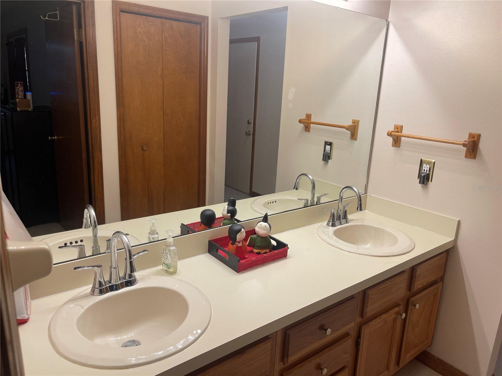 Image 9 of 36 For 731 Roberts Avenue