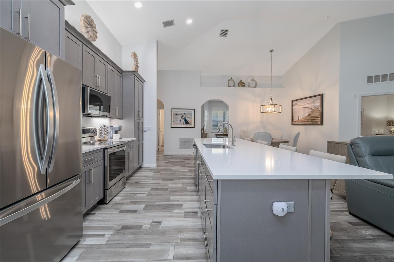 Image 10 of 33 For 124 Raintree Circle