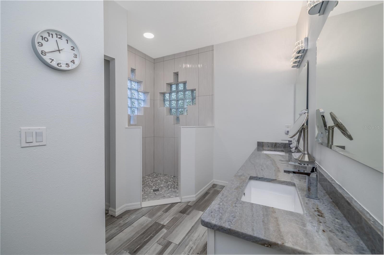 Image 16 of 33 For 124 Raintree Circle