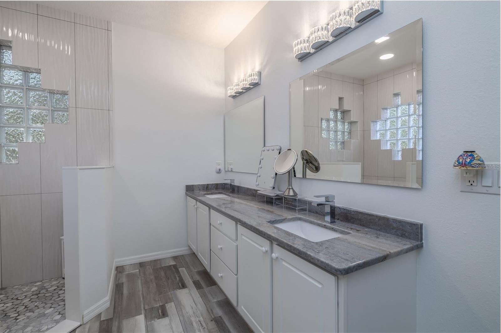 Image 17 of 33 For 124 Raintree Circle